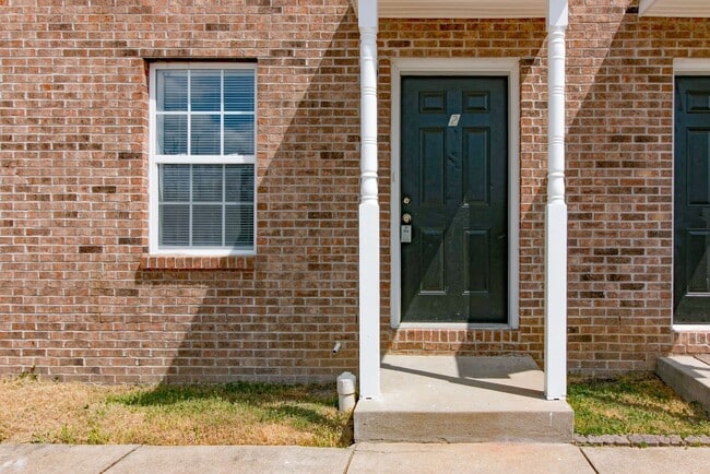 Building Photo - 821 Oak Arbor Ct