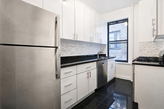 Foto del edificio - 300 Fort Washington Ave