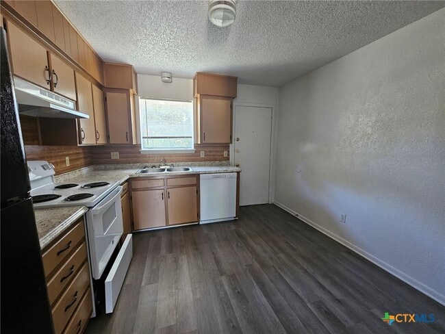 Foto del edificio - 104 W Anderson Ave