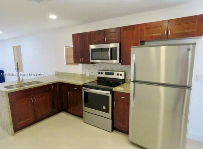 Foto del edificio - 1881 NW 66th St