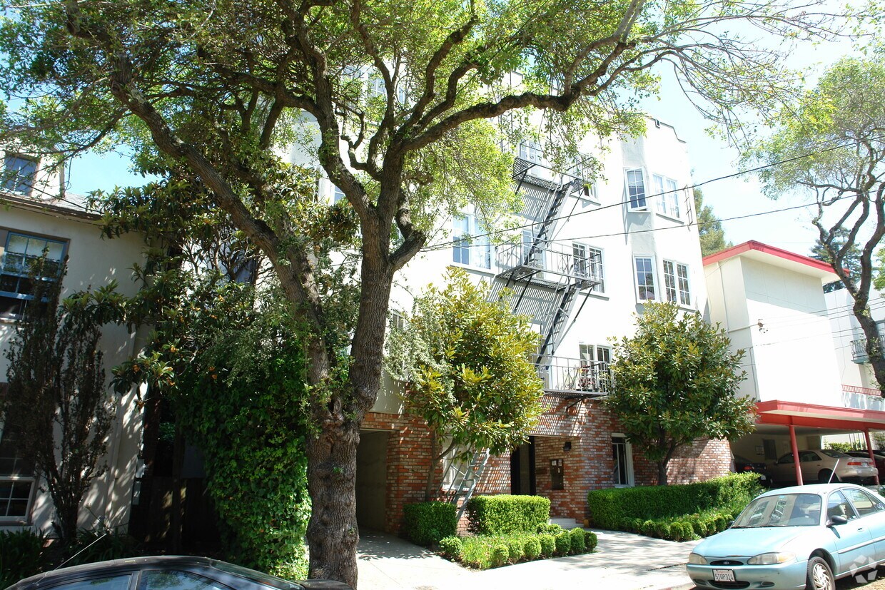 Primary Photo - 2427 Hilgard Ave
