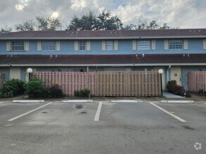 Building Photo - 331 Cypress Way W