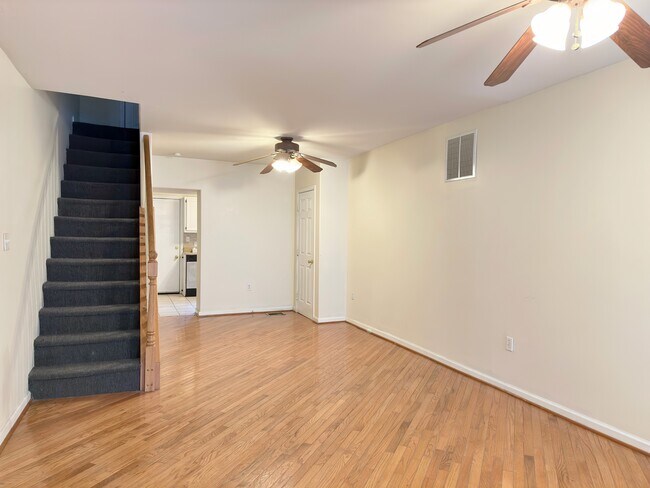 Foto del edificio - 1525 Montrose St