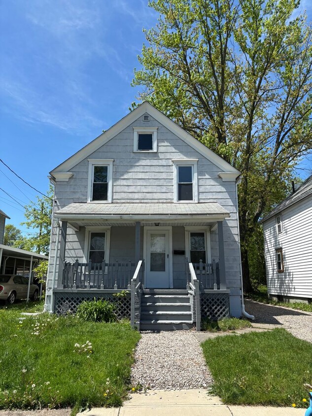 Primary Photo - Section 8 Accepted! 4br 2ba Home