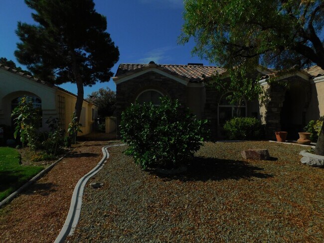 Building Photo - 916 Rifle Dr