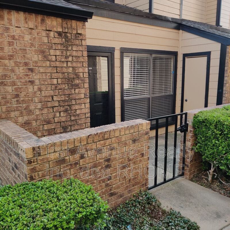 Primary Photo - 3022 Forest Ln