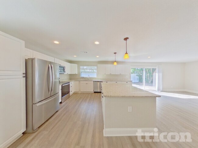 Foto del edificio - 6460 33rd Ave N