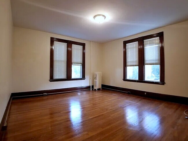Master Bedroom - 58 Boston St