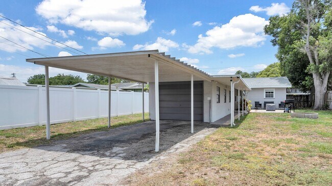 Building Photo - Charming 2-Bed/1-Bath Home in North St. Pe...