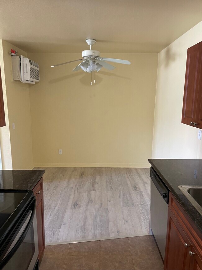 Building Photo - 2930 Alta View Dr