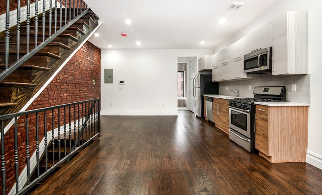 Building Photo - 629A Madison St
