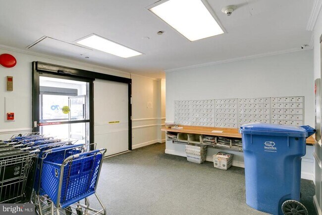 Building Photo - 1840 Frontage Rd