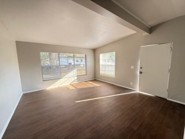 Building Photo - 3 Bedroom with Garage, Screen Porch, and Central AC-Lake Mary Schools!