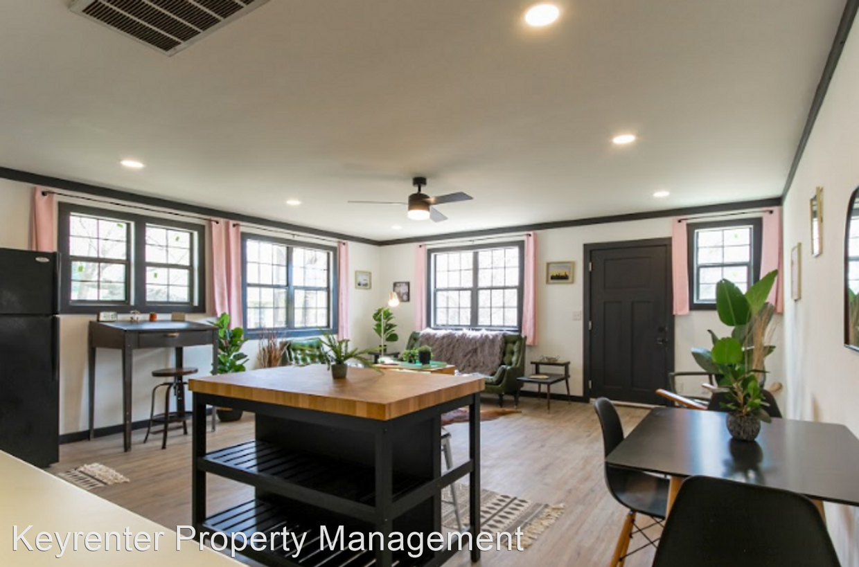 Primary Photo - 2 br, 1 bath House - 312 W Queens St Unit B