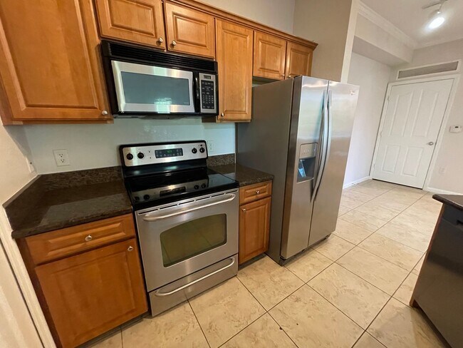 Foto del edificio - ANNUAL RENTAL - POSITANO PLACE 2 BED / 2 BATH