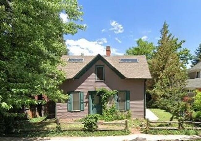 3 Bedroom Apartment on West Side Of The Hill - 3 Bedroom Apartment on West Side Of The Hill