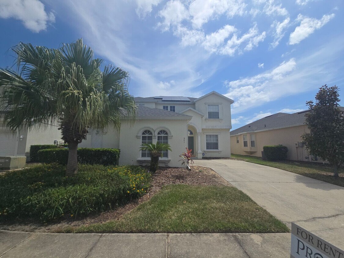 Primary Photo - Fully furnished 5 bedroom 4.5 bath home wi...