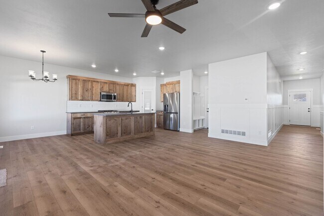 Foto del edificio - BEAUTIFUL 5 BEDROOM 4 BATH TWIN HOME IN SUGAR CITY