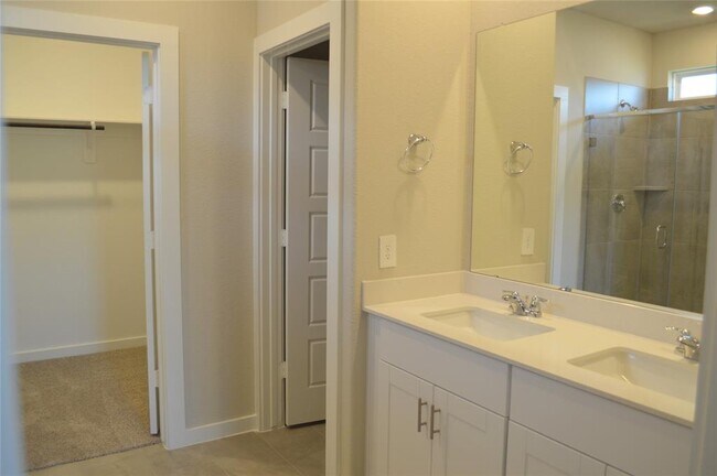 Foto del edificio - 6744 Chinapkin Oak Ln