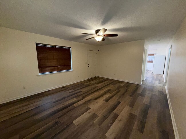 Building Photo - Adorable Updated Home for Rent in Guntersville, AL!