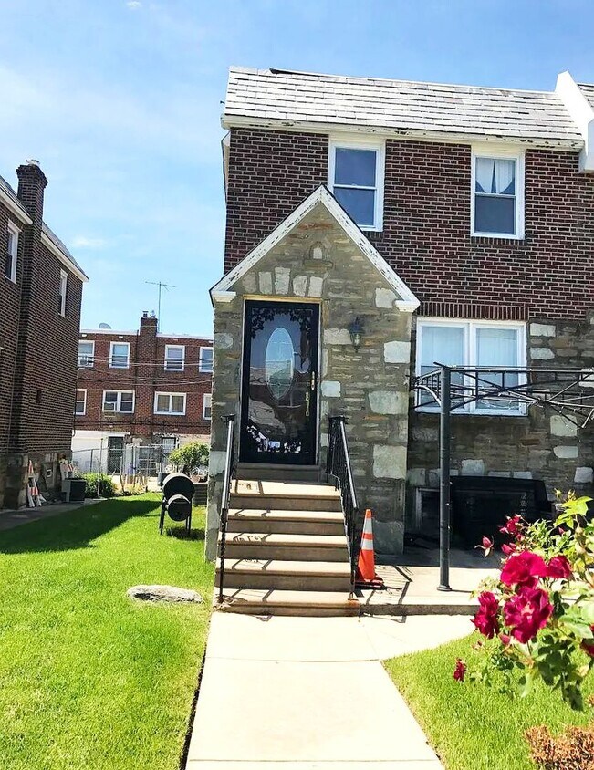 Foto principal - Stunning 3-Bedroom Townhome in East Oak La...