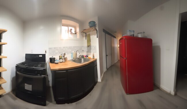 Cocina completa con electrodomésticos - 1114 E 35th St