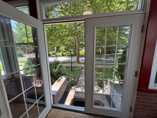 Building Photo - 653 Pleasant Valley Pky