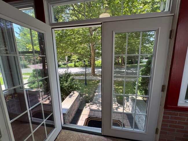 Building Photo - 653 Pleasant Valley Pky