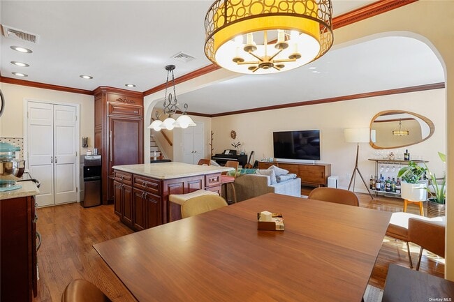 Building Photo - 208-44 15th Dr