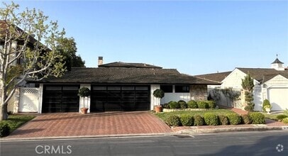 Building Photo - 2636 Bayshore Dr