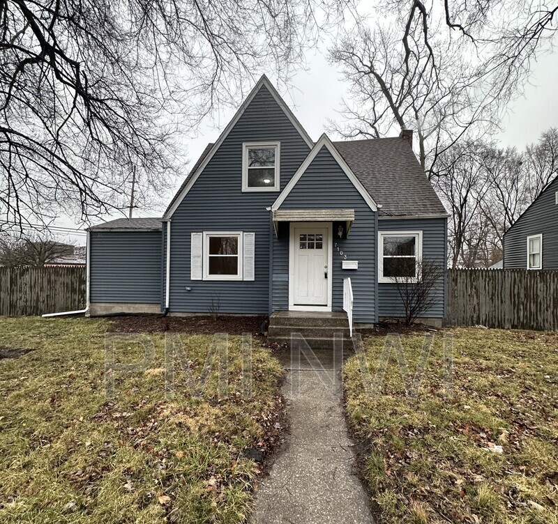 Foto principal - 7103 S McCook Ave