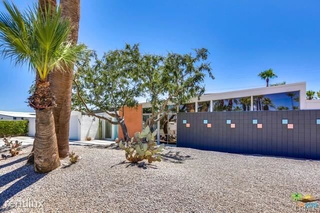 Building Photo - 805 E Racquet Club Rd