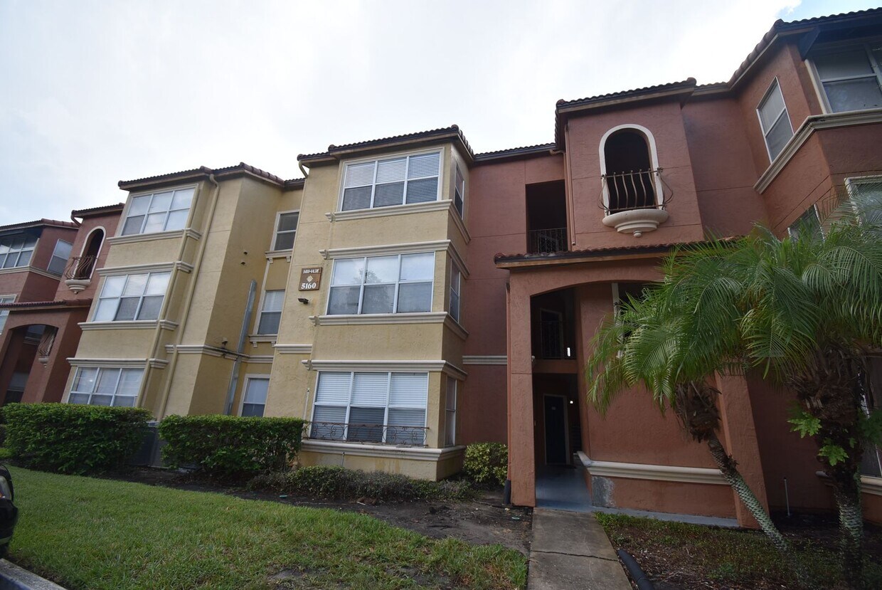 Primary Photo - 1/1 in near Mall at Mellinnia! AVAILABLE NOW!