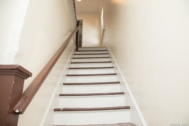 Foto del edificio - 93-36 208th St