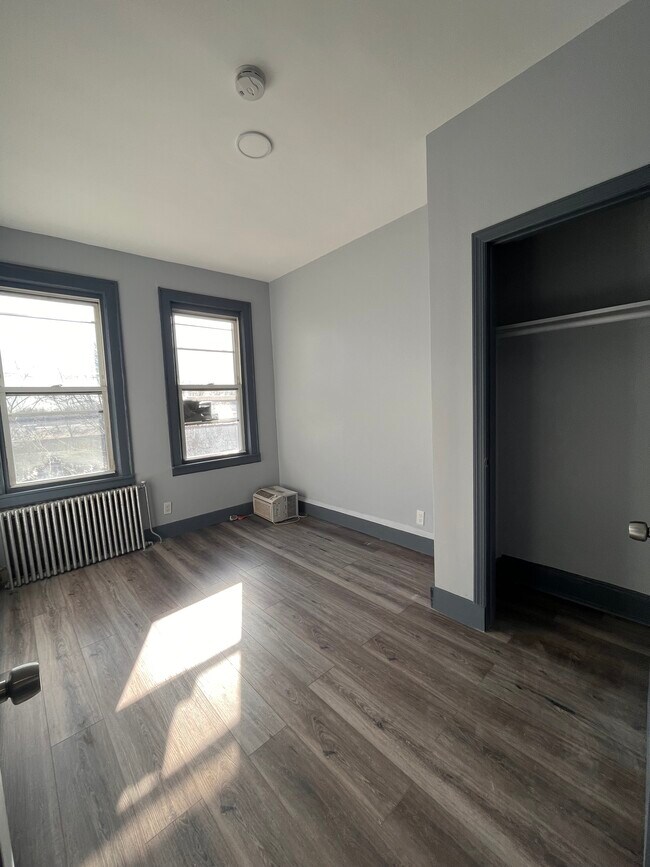 Unit 2R - 312 Princeton Ave