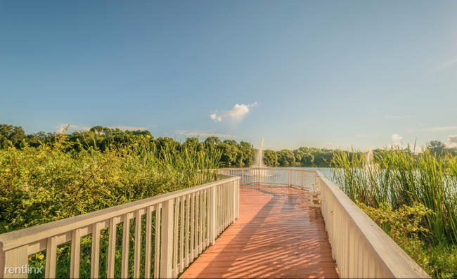 Building Photo - 2 br, 2 bath Condo - Lake Azzure Apartments