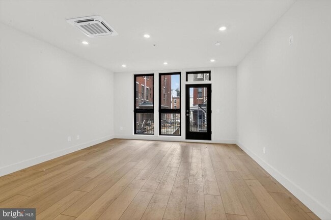 Building Photo - 2007 Cambridge St