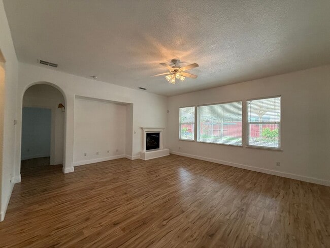 Building Photo - 4 bed | 3 bath | 2578 SF | 3 Car Garage | Single Story | Tenant pays $175 monthly for WS&G