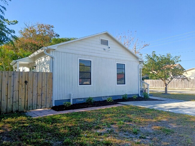 Foto del edificio - 5000 Lake Ave