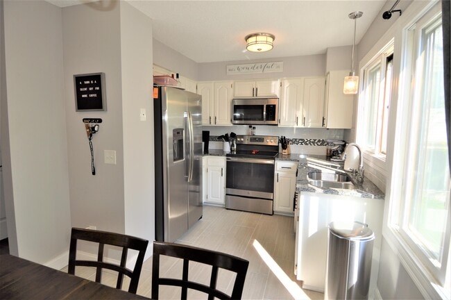 Building Photo - 169 Bordeaux Ct
