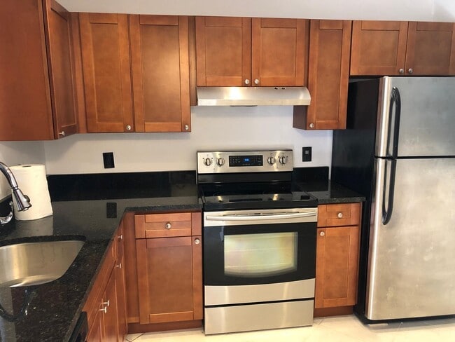 Building Photo - 21911 Lake Forest Cir