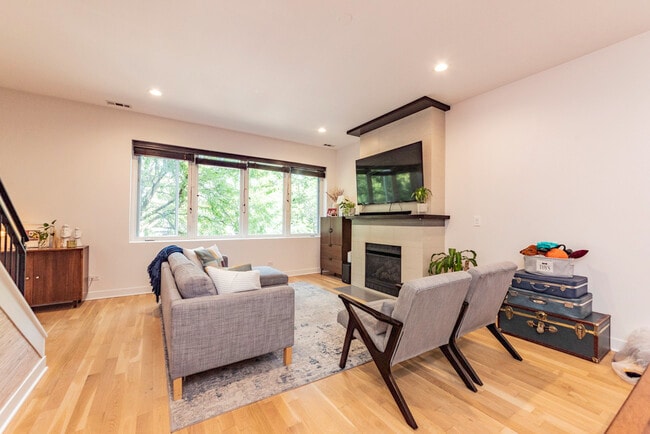 Photo - 1916 N Kedzie Ave Apartment