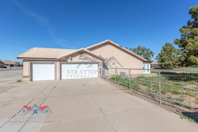Building Photo - 8760 E Winnston Cir