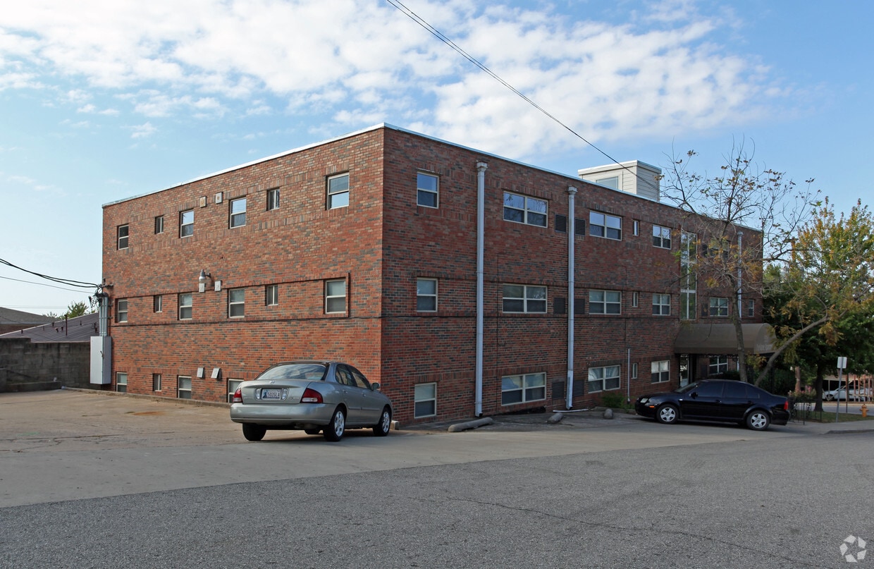 Primary Photo - Parklane Apartments