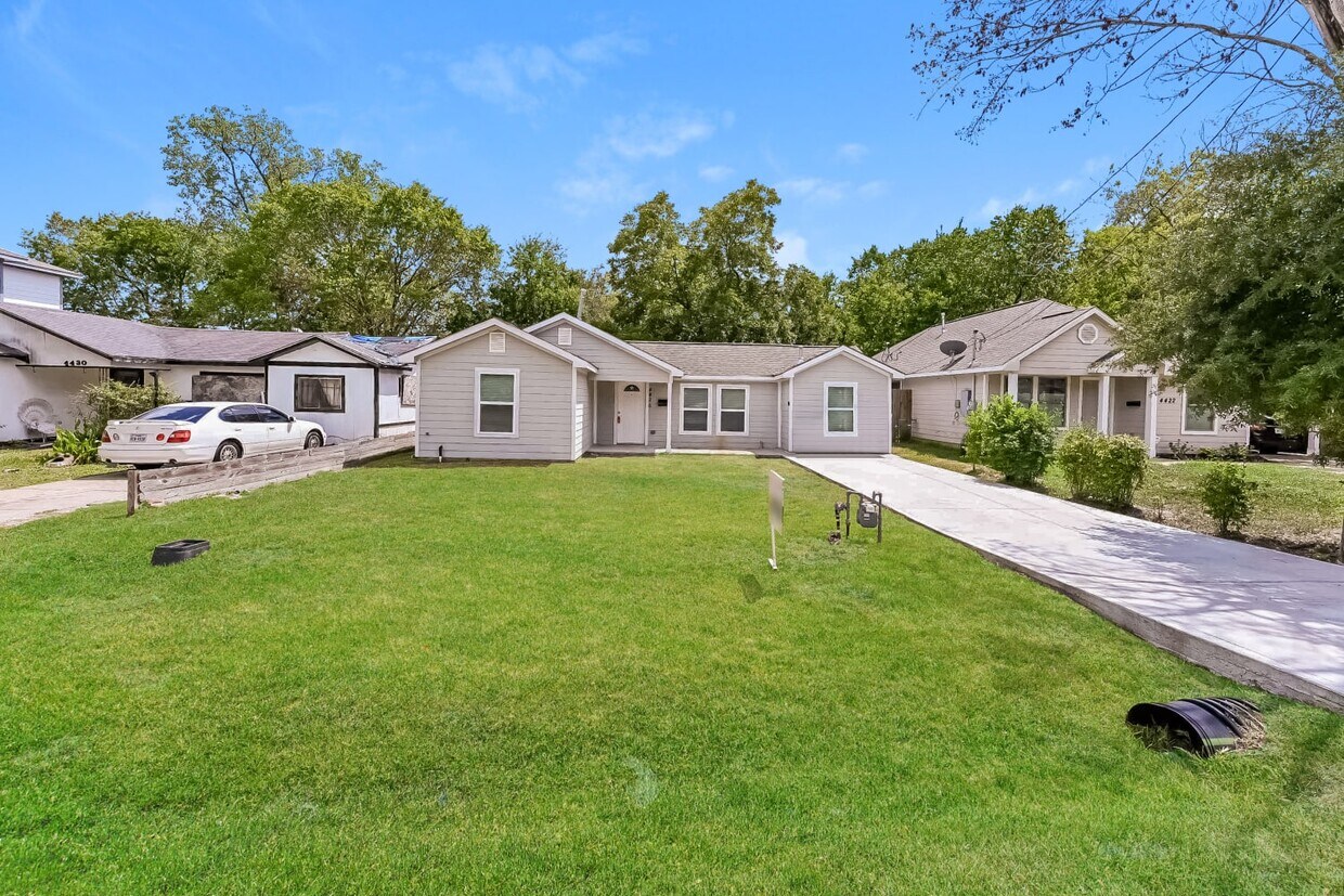Primary Photo - 4426 Knoxville St