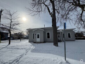 Building Photo - 1790-1792 Strongs Ave