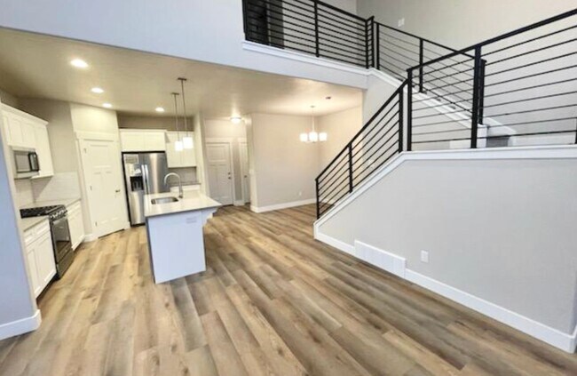 Building Photo - Spacious 3-Bedroom End-Unit Townhome in He...