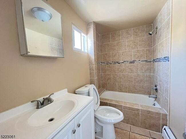 Building Photo - 27 Catherine St