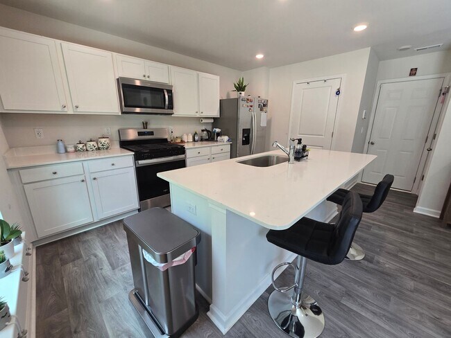 Building Photo - New Listing!!!