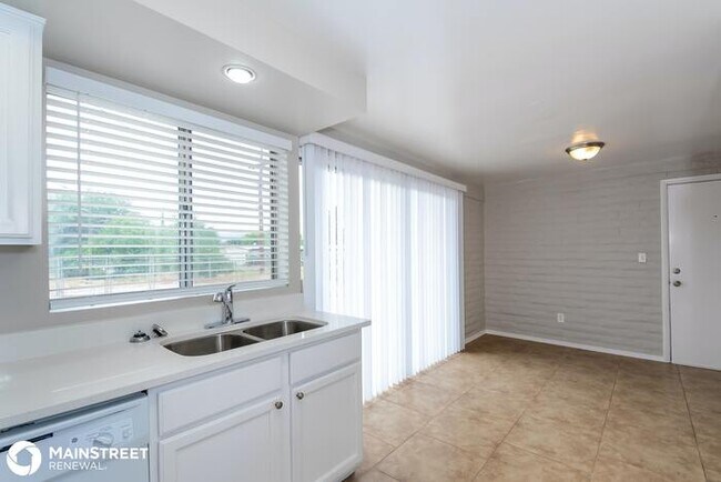 Foto del edificio - 8405 E Louise Dr, Tucson, AZ 85730